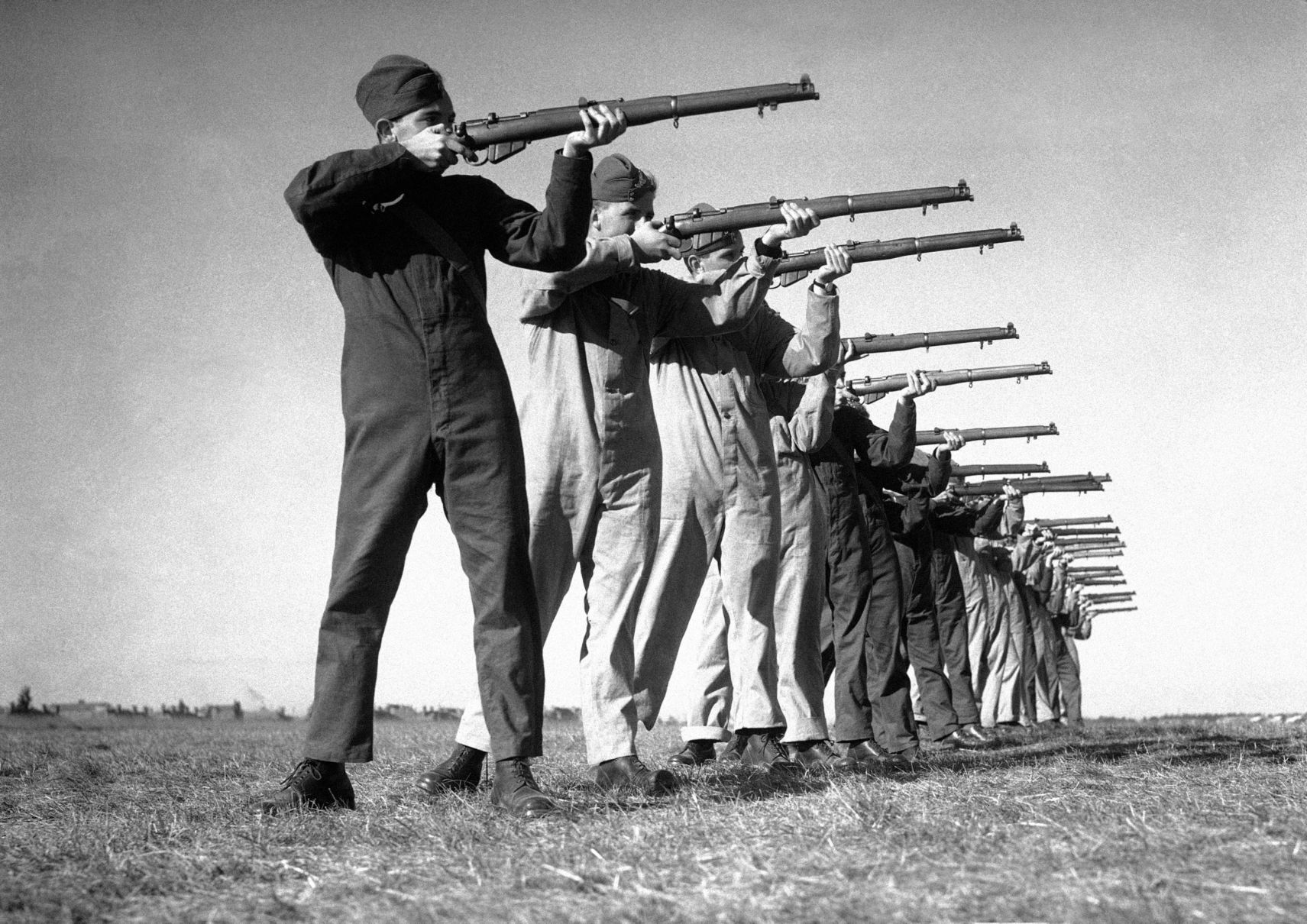 1939: England Militia Rifle Drill